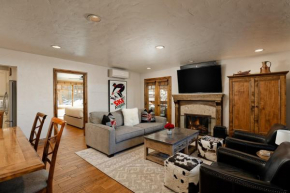 Fasching Haus Unit 310, Deluxe Condo w/ Stately Furnishings, Private Deck, A/C